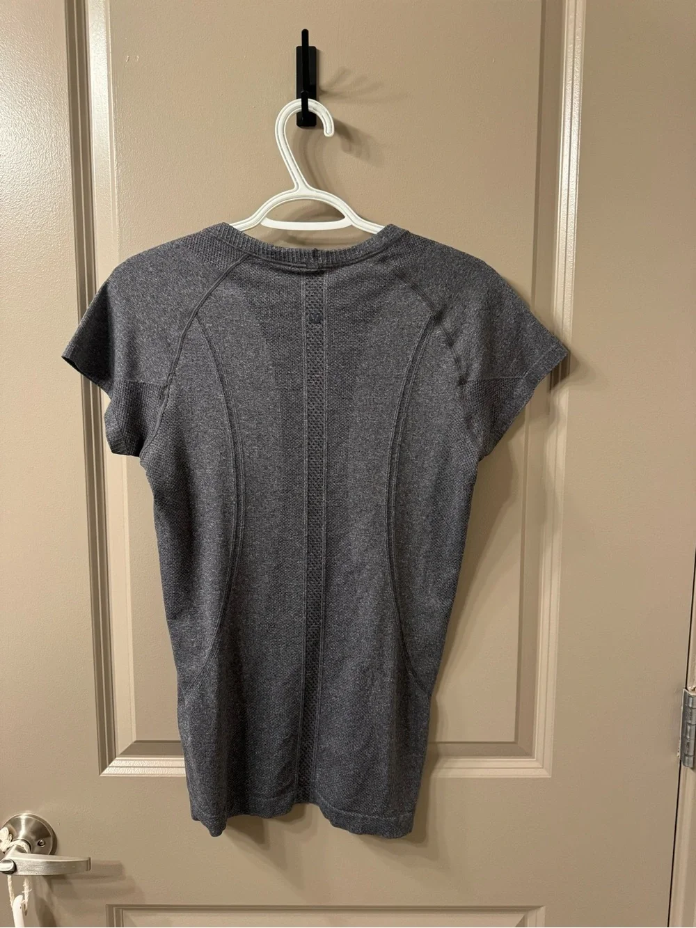 Lululemon Swiftly Tech Short Sleeve Crew - Grey, Size 8